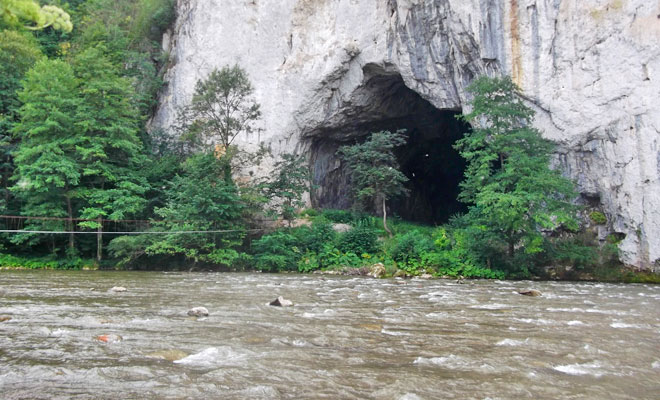 Peştera Unguru Mare din comuna Şuncuiuş, județul Bihor
